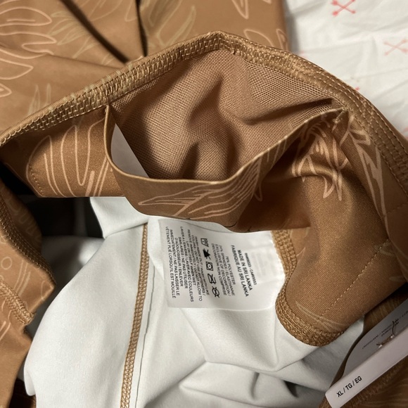 NWT - Nike One Luxe Mid Rise 7/8 Length Women’s Leggings - Size XL - Picture 10 of 11